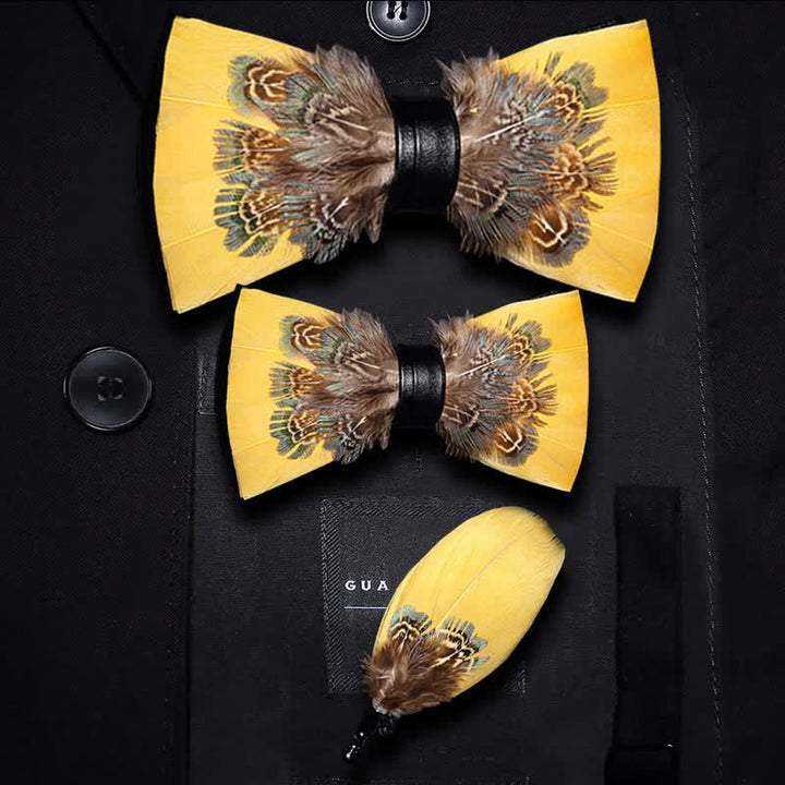 Papillon con piume di fagiano gialle e marroni con spilla da bavero