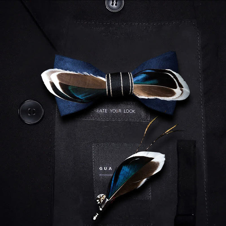 Papillon vintage con piume blu navy e marrone con spilla da bavero