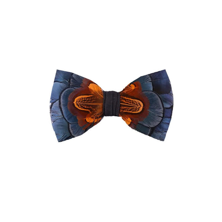 Papillon con piume blu navy e ruggine con spilla da bavero