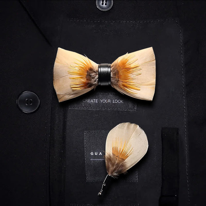 Papillon con piume tranquille giallo chiaro con spilla da bavero