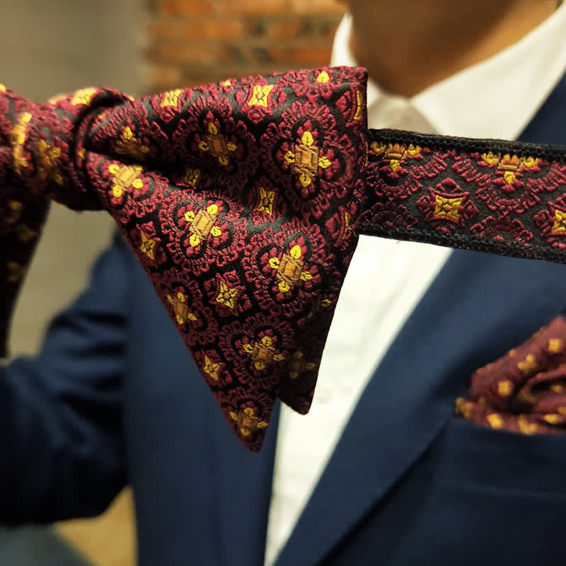 Papillon oversize a punta con ricamo rosso scuro e oro da uomo