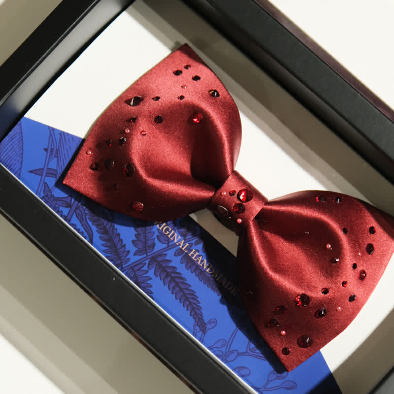 Papillon da uomo con stelle e strass scintillanti e galassia