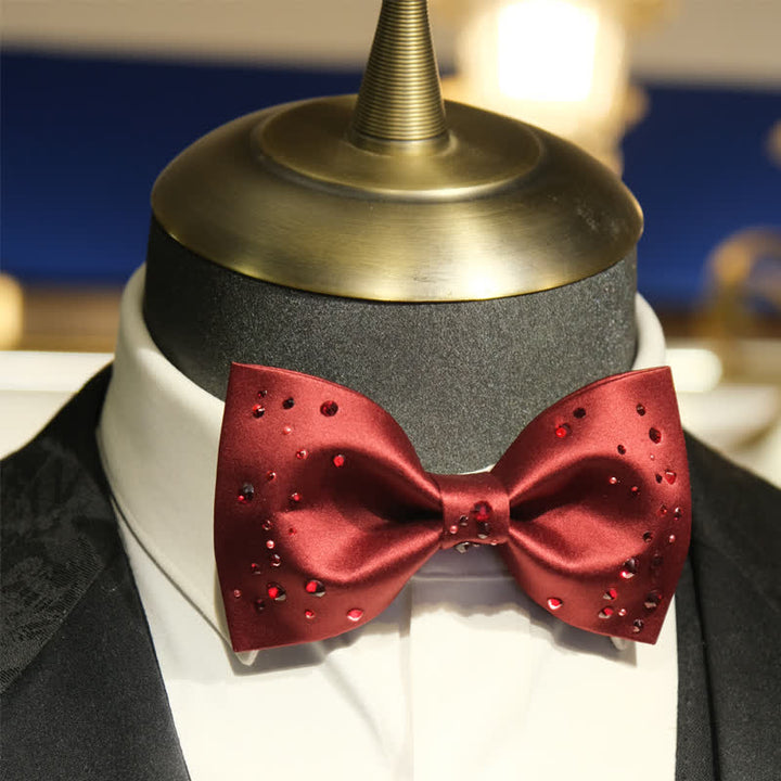 Papillon da uomo con stelle e strass scintillanti e galassia