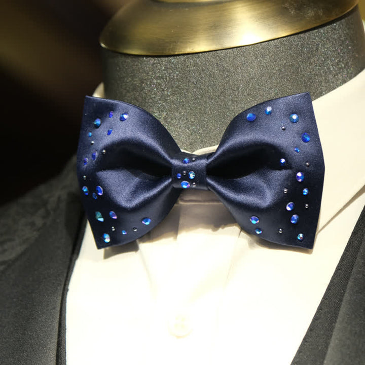 Papillon da uomo con stelle e strass scintillanti e galassia