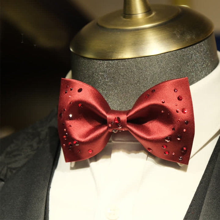 Papillon da uomo con stelle e strass scintillanti e galassia
