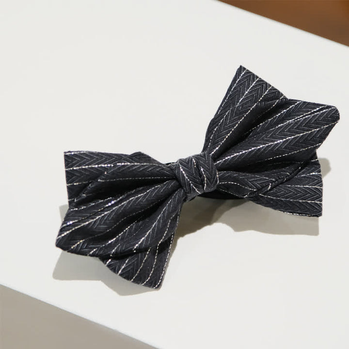 Papillon da uomo con motivo a spina di pesce a righe grigio scuro