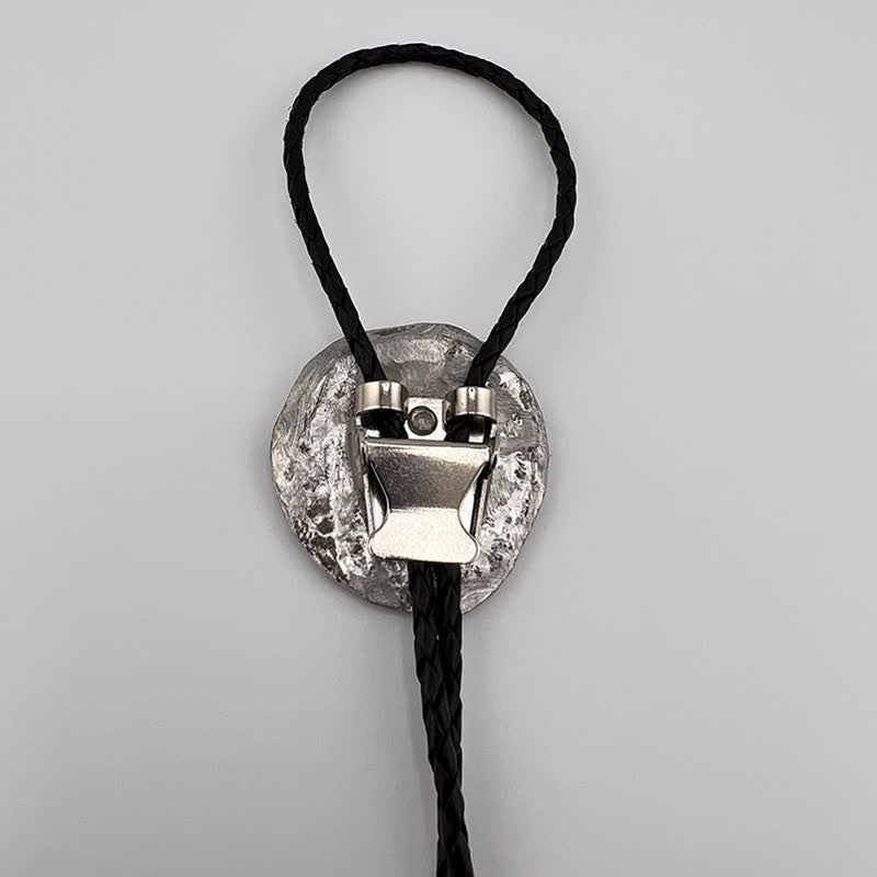 Cravatta Bolo con ciondolo in argento corvo nero