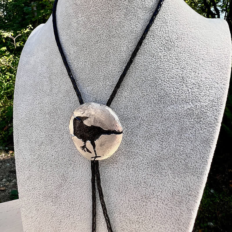 Cravatta Bolo con ciondolo in argento corvo nero
