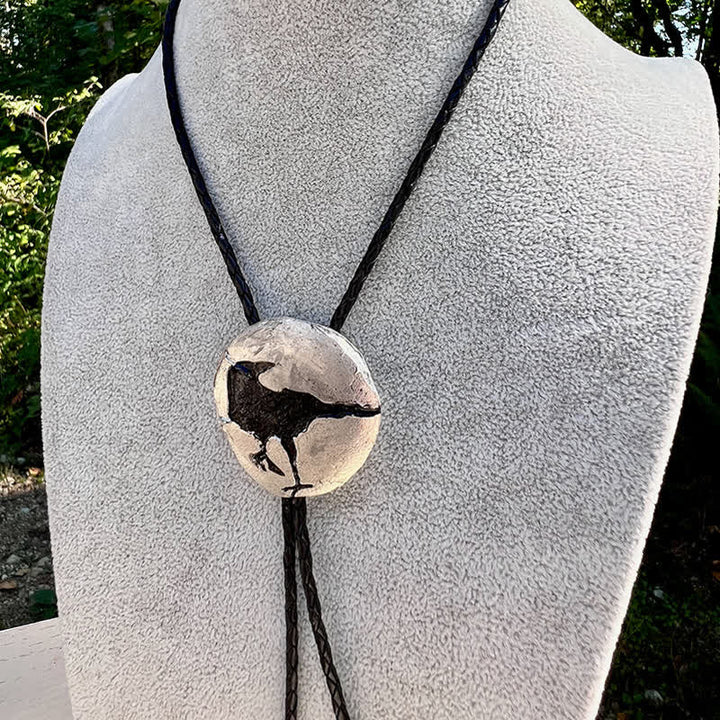 Cravatta Bolo con ciondolo in argento corvo nero