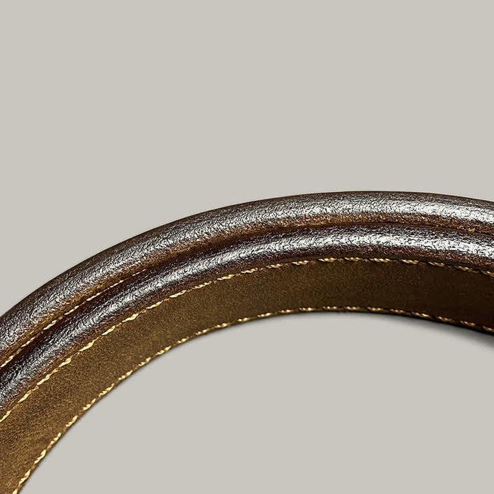 Cintura in pelle con fibbia in ottone e cinturino con incisione stampata