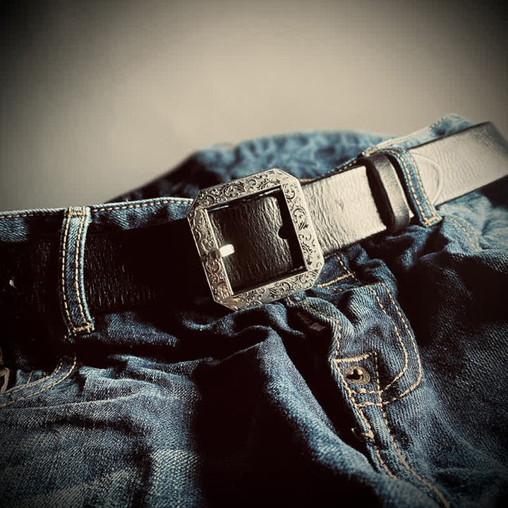 Cintura in pelle con fibbia incisa floreale quadrata per pantaloni