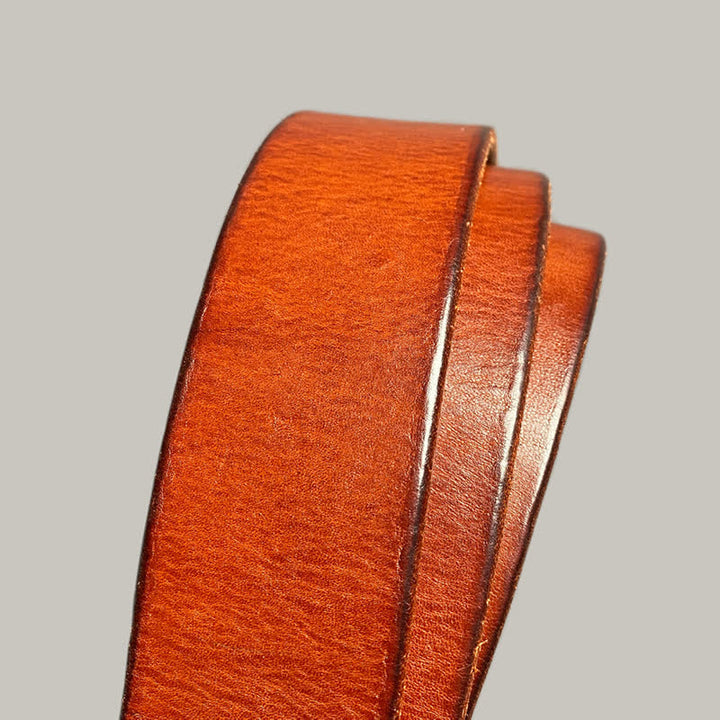 Cintura in pelle con fibbia incisa floreale quadrata per pantaloni
