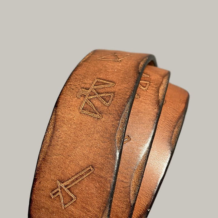 Cintura in pelle con motivo totem inciso al laser retrò casual
