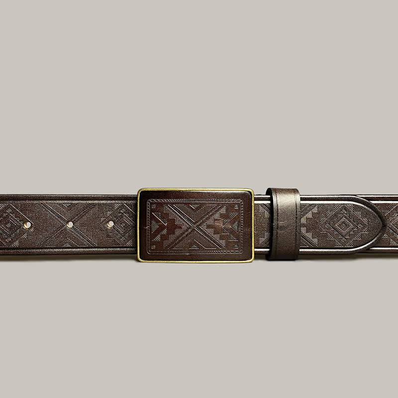 Cintura in pelle con chiusura quadrata e motivo a diamante inciso