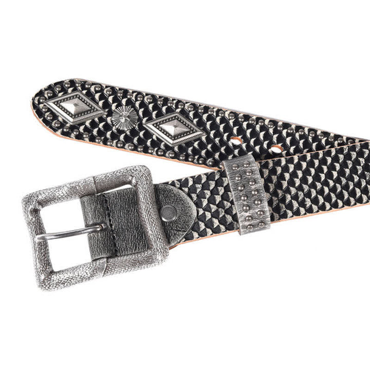 Cintura in pelle con rivetti e motivo a pelle di serpente con personalità