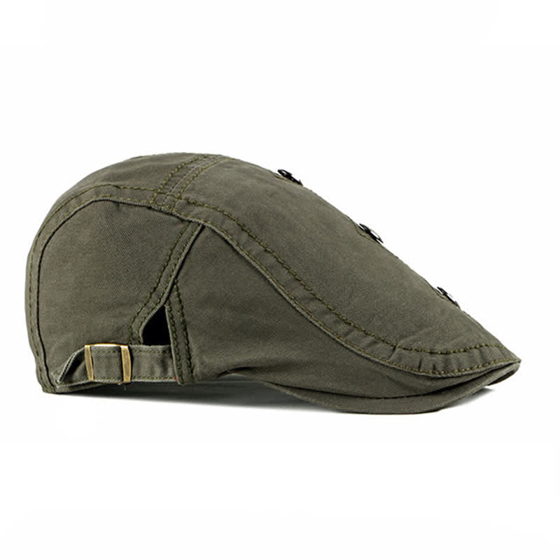 Cappello basco piatto con decorazioni punk rivetto