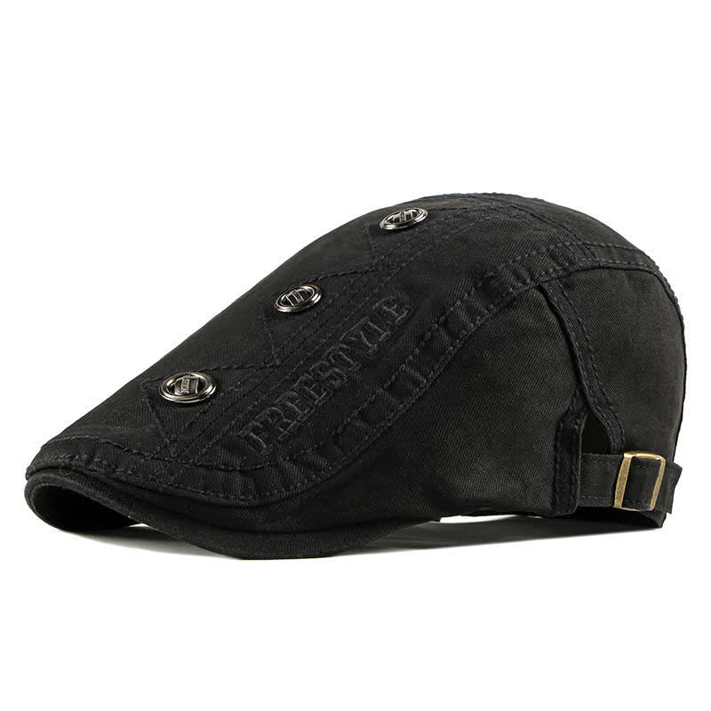 Cappello basco piatto con decorazioni punk rivetto