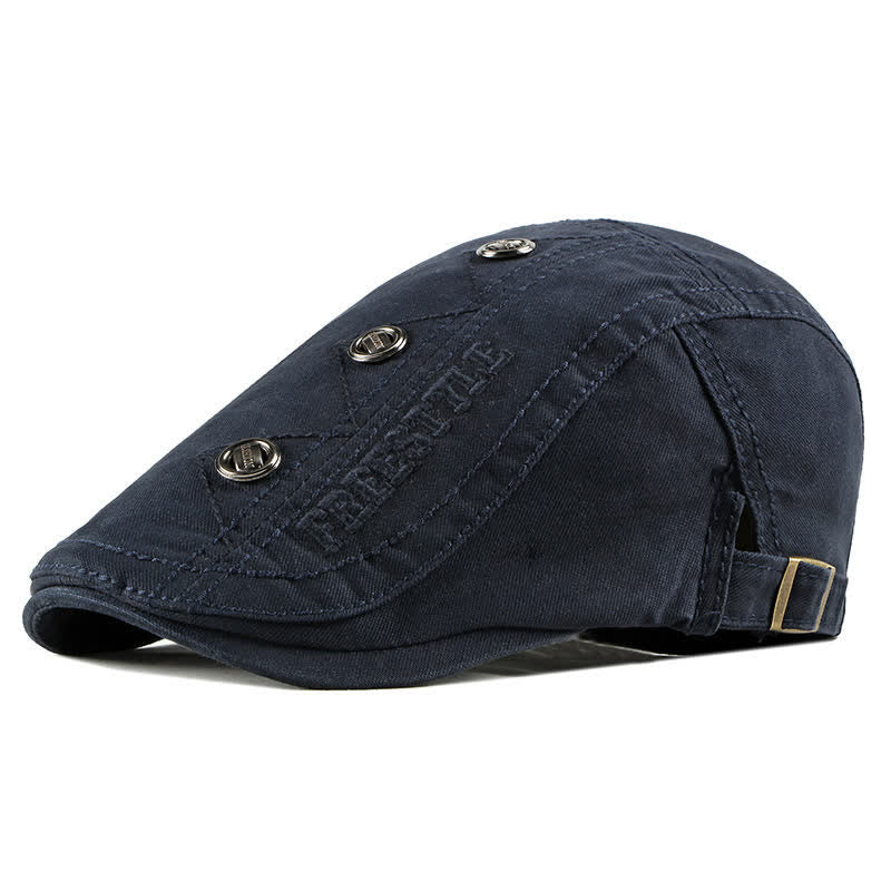 Cappello basco piatto con decorazioni punk rivetto