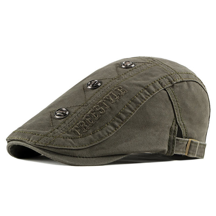 Cappello basco piatto con decorazioni punk rivetto