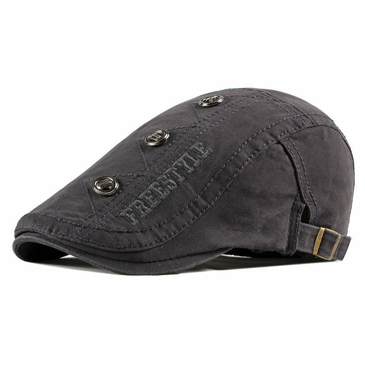 Cappello basco piatto con decorazioni punk rivetto