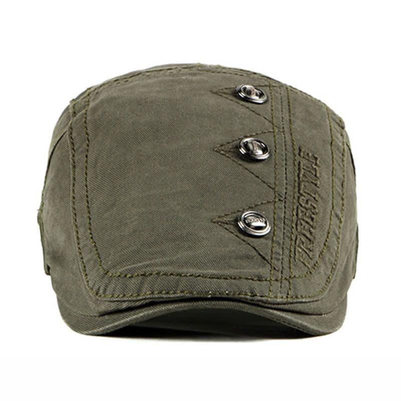 Cappello basco piatto con decorazioni punk rivetto