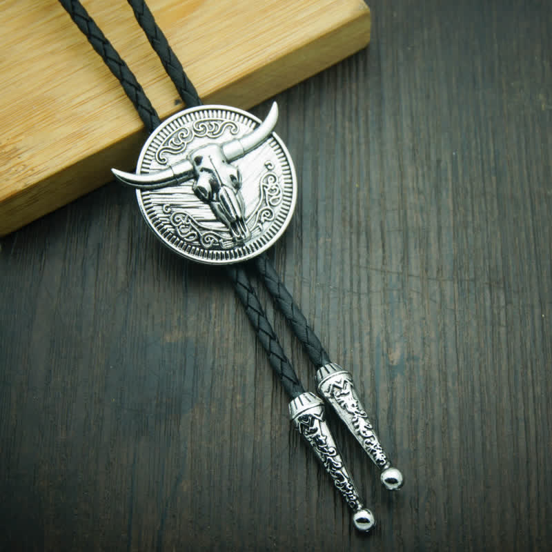Cravatta Bolo in pelle da cowboy con testa di mucca e corna di toro