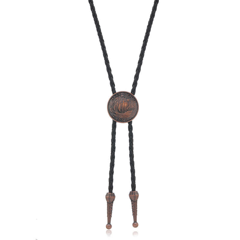 Cravatta Bolo in pelle con moneta antica e tre barche a vela
