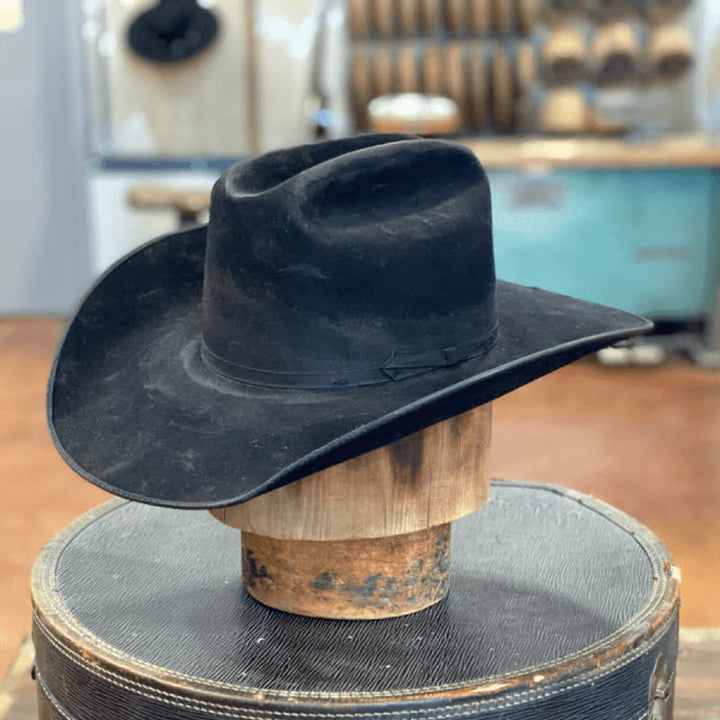 Cappello da cowboy in lana con fiocco nero invecchiato