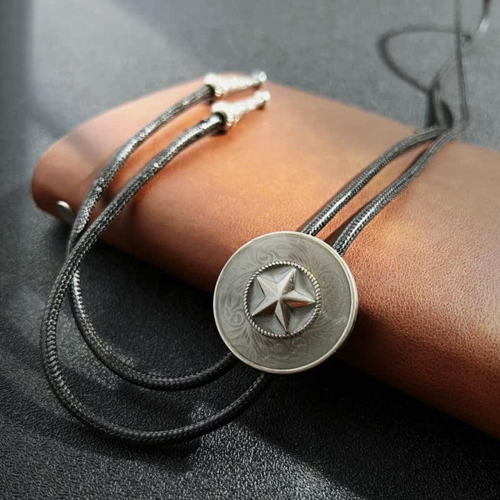 Elegante cravatta Bolo con stella a cinque punte e smalto blu