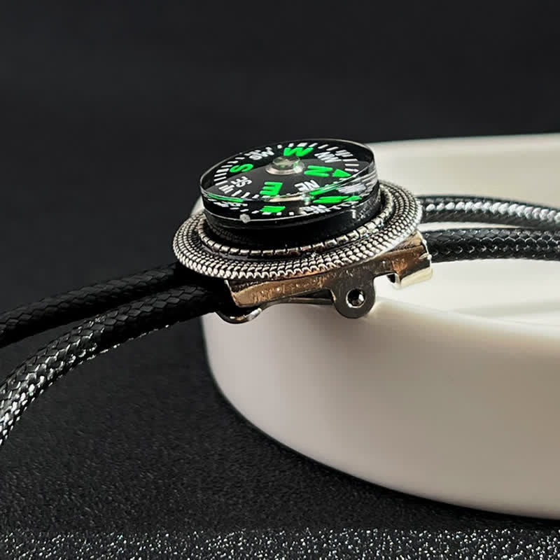 Cravatta Bolo con accessorio casual in stile bussola alla moda