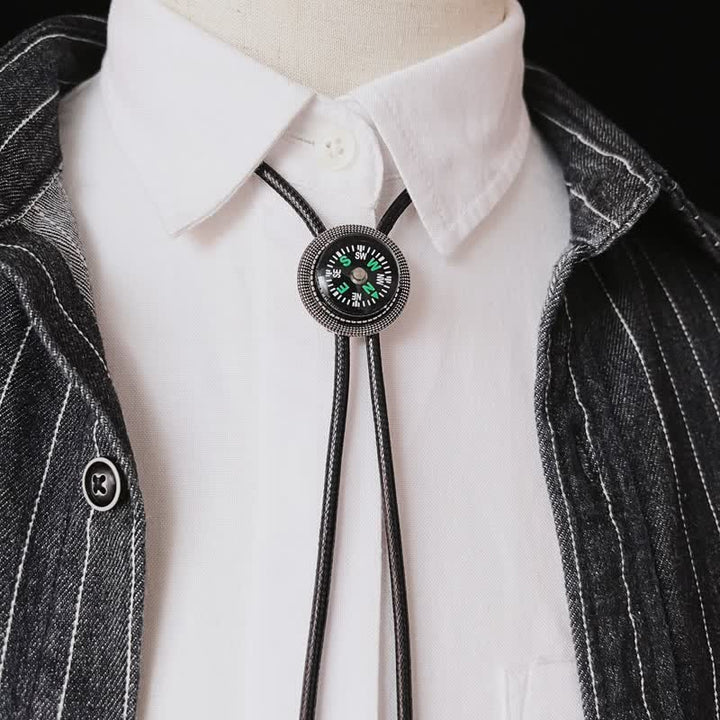 Cravatta Bolo con accessorio casual in stile bussola alla moda
