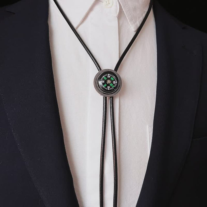 Cravatta Bolo con accessorio casual in stile bussola alla moda