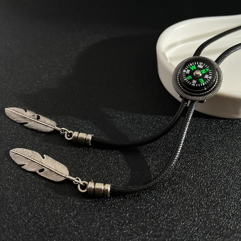 Cravatta Bolo con accessorio casual in stile bussola alla moda