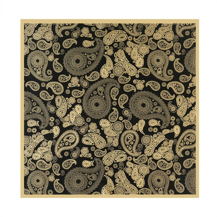 Sciarpa quadrata Paisley di lusso nera e oro con fibbia per sciarpa