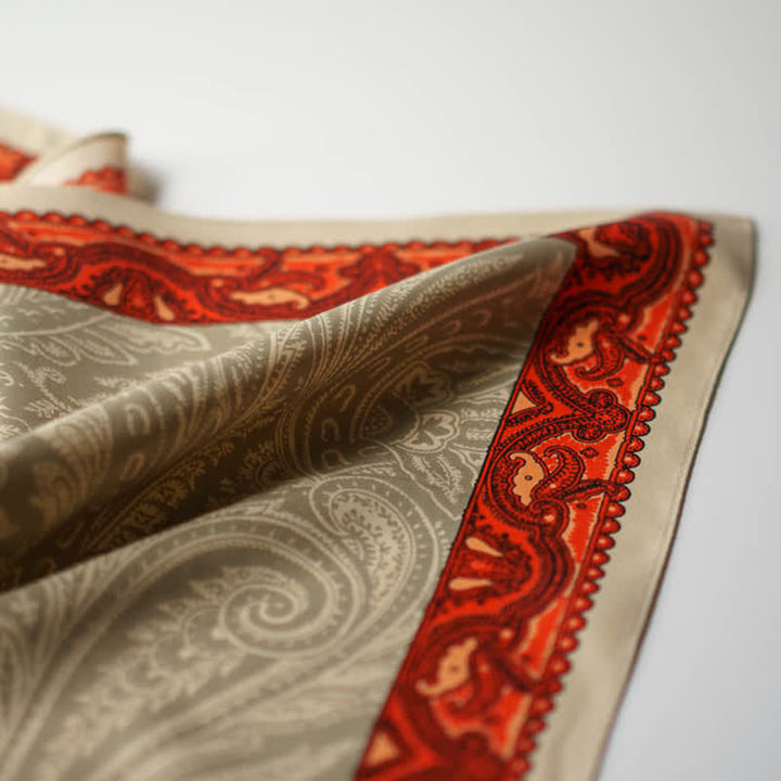 Sciarpa quadrata stampata Paisley esotica con fibbia per sciarpa