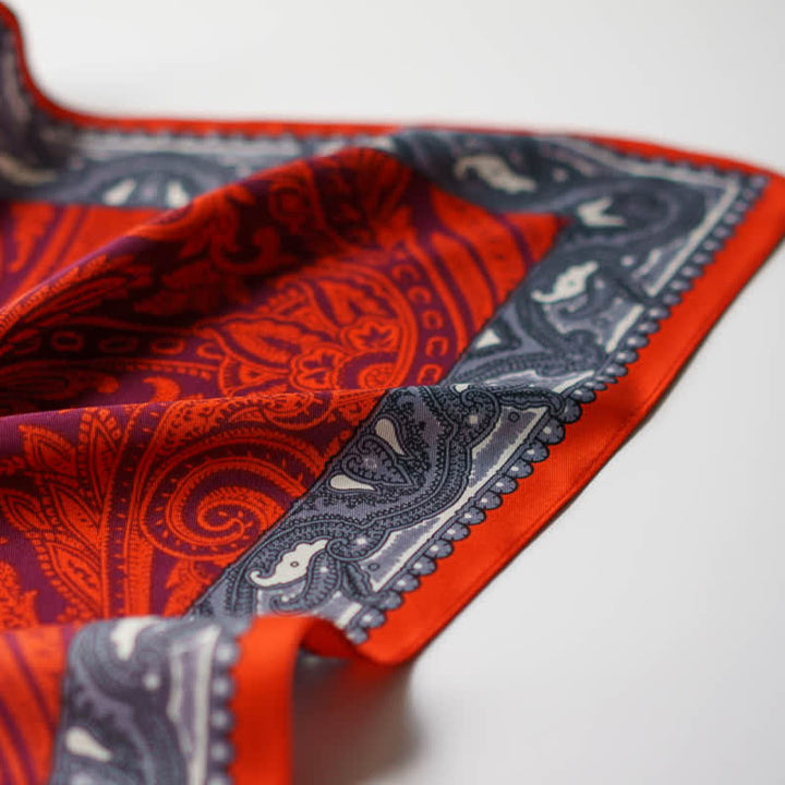 Sciarpa quadrata stampata Paisley esotica con fibbia per sciarpa