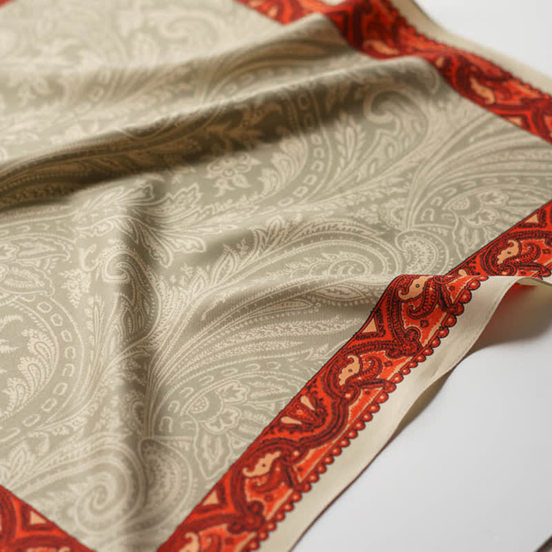 Sciarpa quadrata stampata Paisley esotica con fibbia per sciarpa
