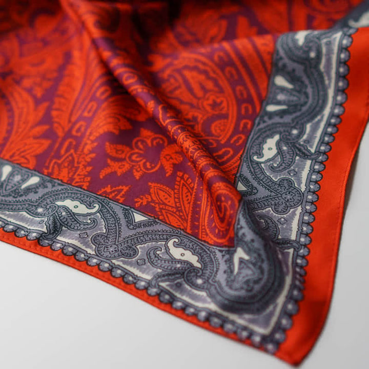 Sciarpa quadrata stampata Paisley esotica con fibbia per sciarpa