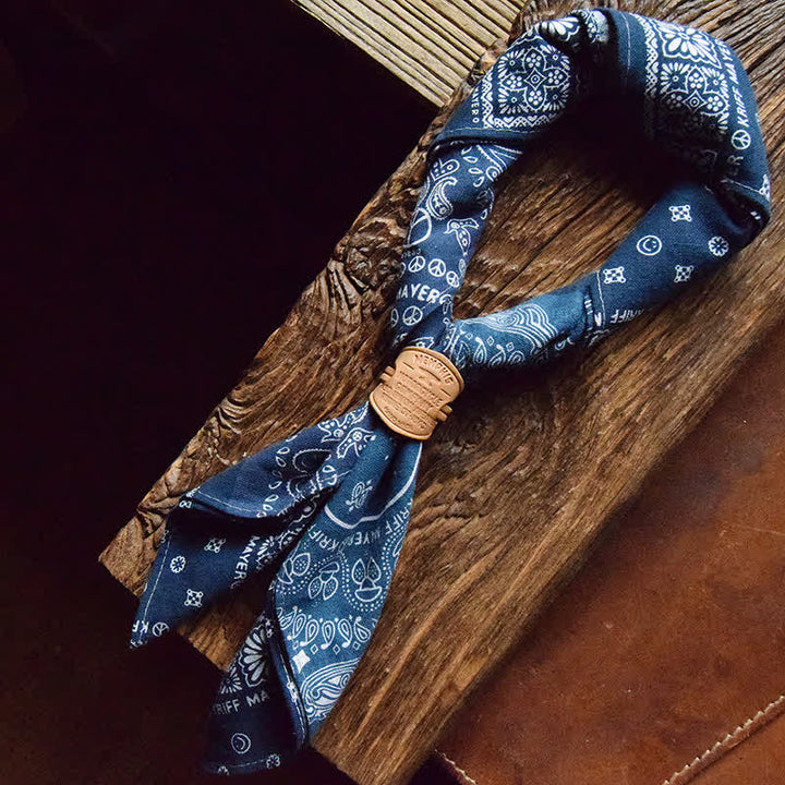 Sciarpa quadrata patchwork blu con fibbia in pelle