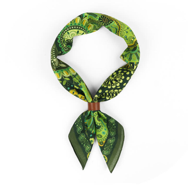 Fantastica sciarpa quadrata Paisley verde con fibbia per sciarpa