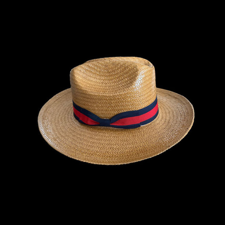 Cappello da cowboy in paglia intrecciata con nastro rosso e blu navy decorativo