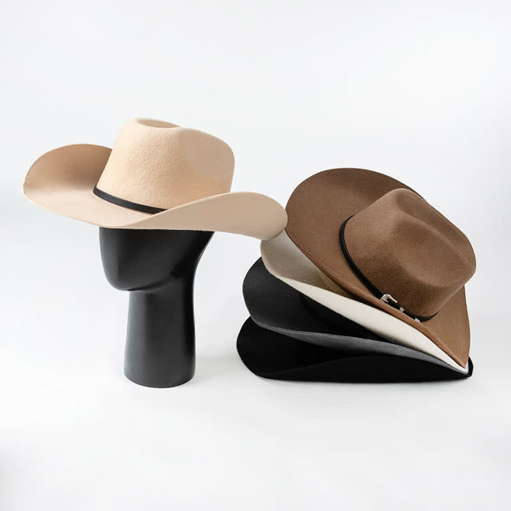 Cappello da cowboy con cinturino in pelle nera di vari colori