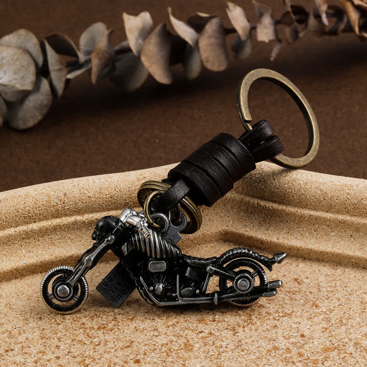 Portachiavi in pelle con ciondolo a forma di scheletro di motocicletta con teschio