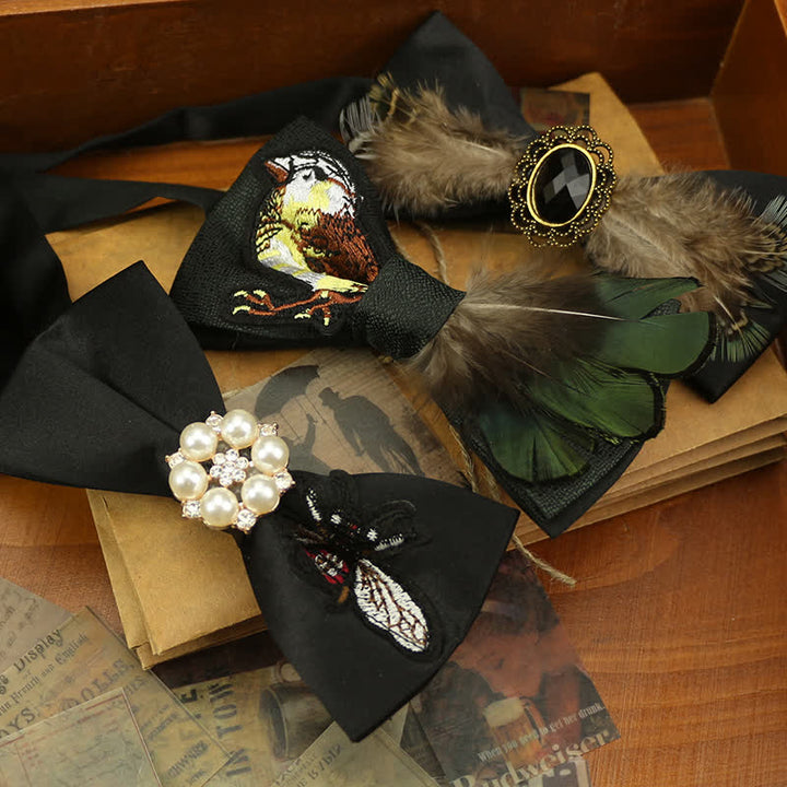 Papillon da festa con perle e coda di uccello piumato da uomo