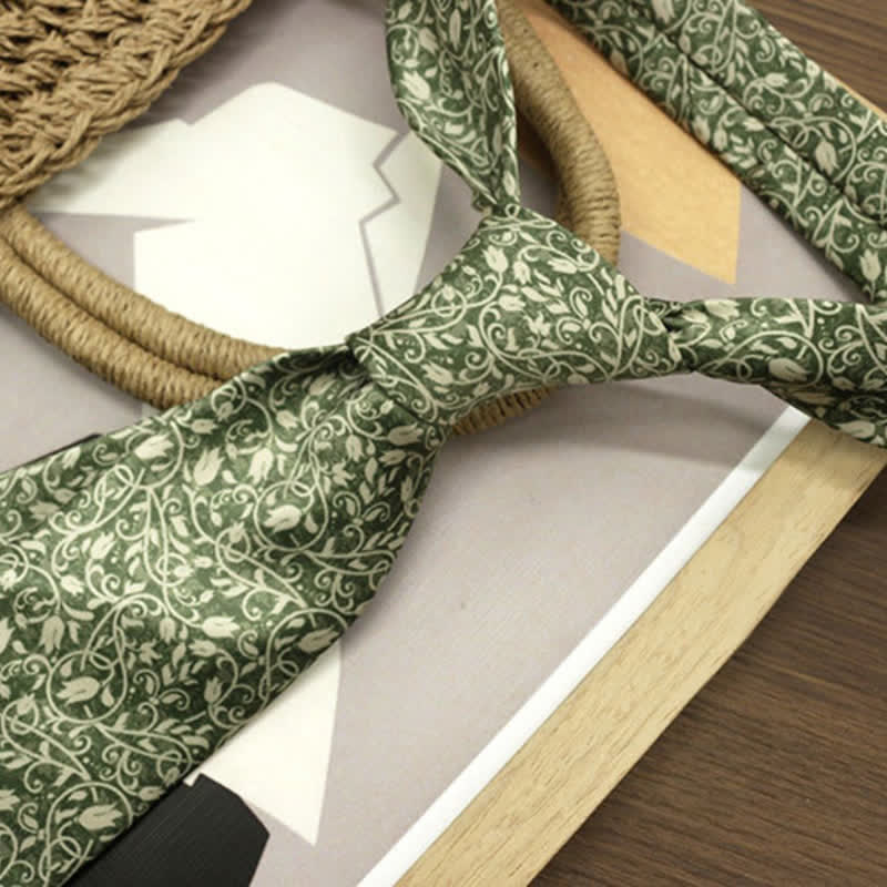 Cravatta botanica da uomo con motivo a viticci verde chiaro e fresco
