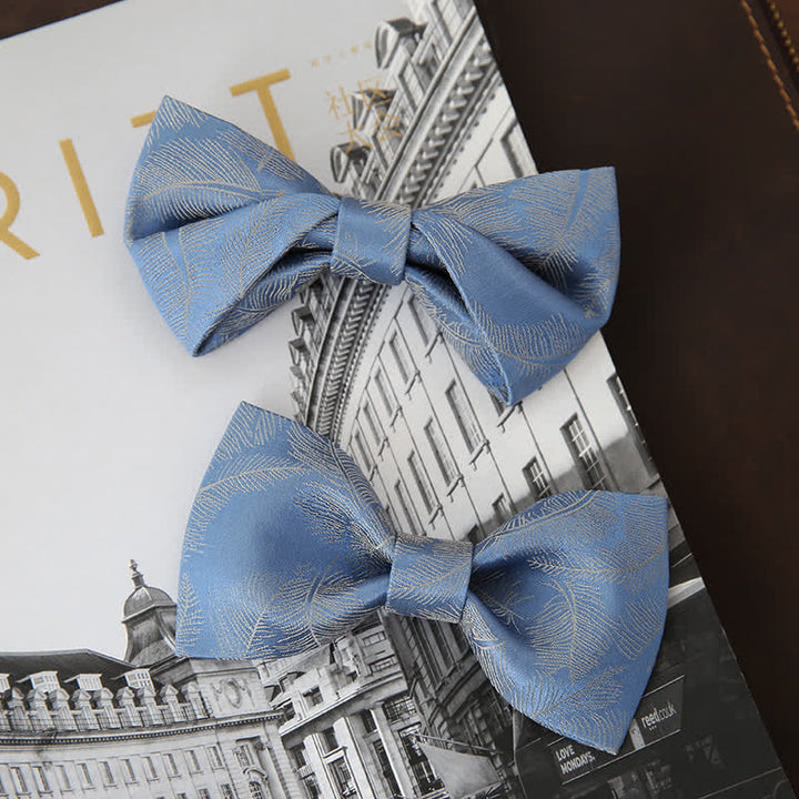 Papillon da uomo con stampa di piume sottili, azzurro cielo