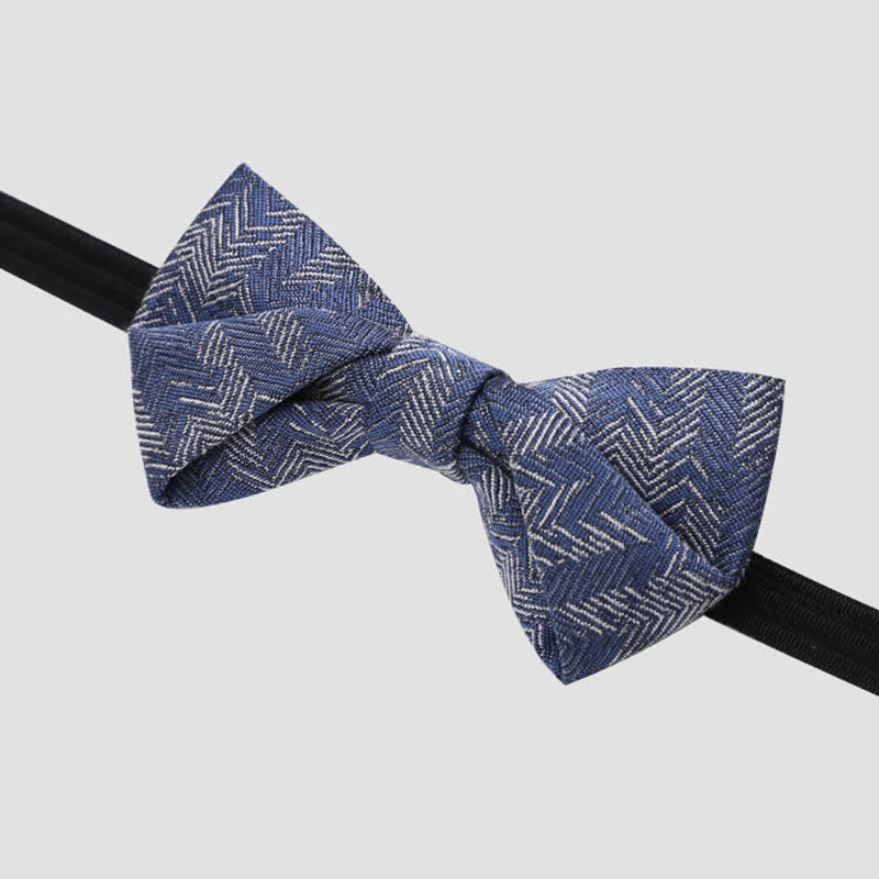 Papillon in denim con motivo a spina di pesce con fiori della serie blu da uomo
