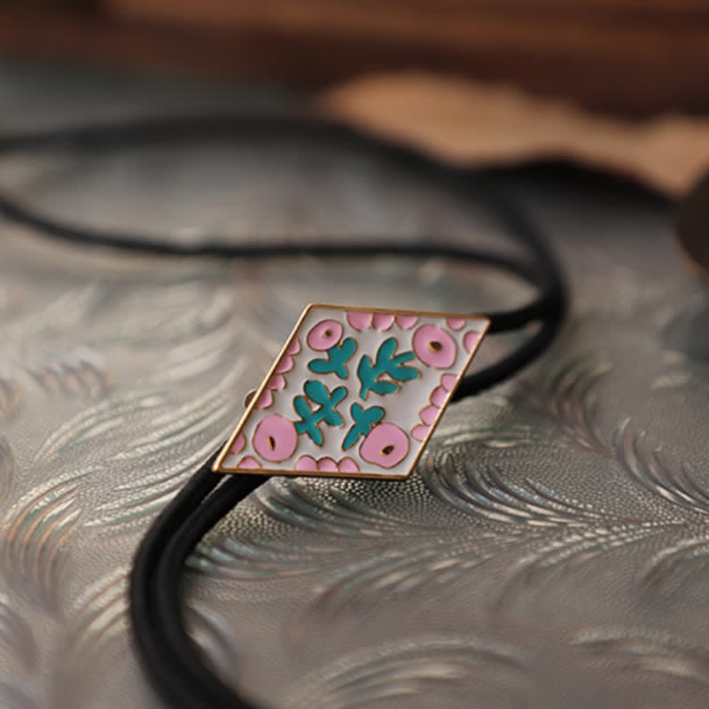 Cravatta Bolo con piccolo fiore colorato e rombo retrò