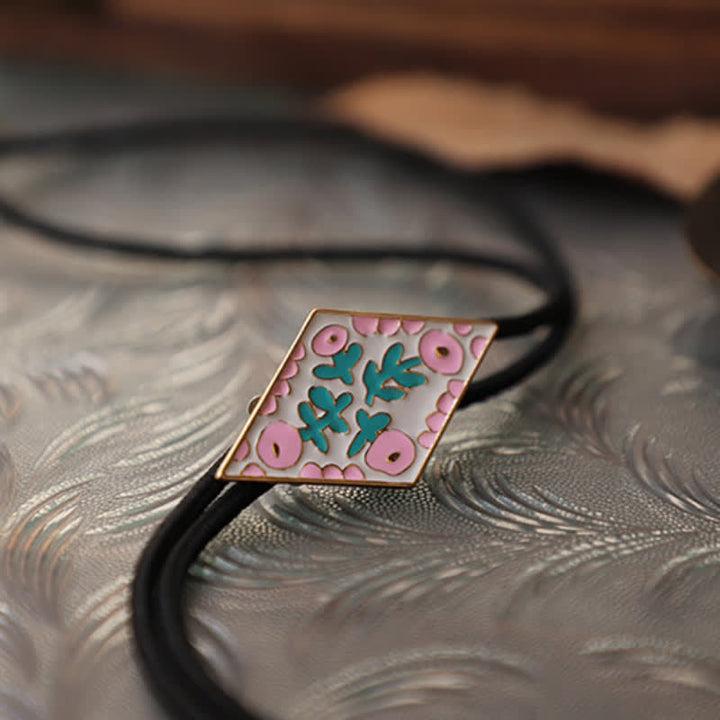 Cravatta Bolo con piccolo fiore colorato e rombo retrò