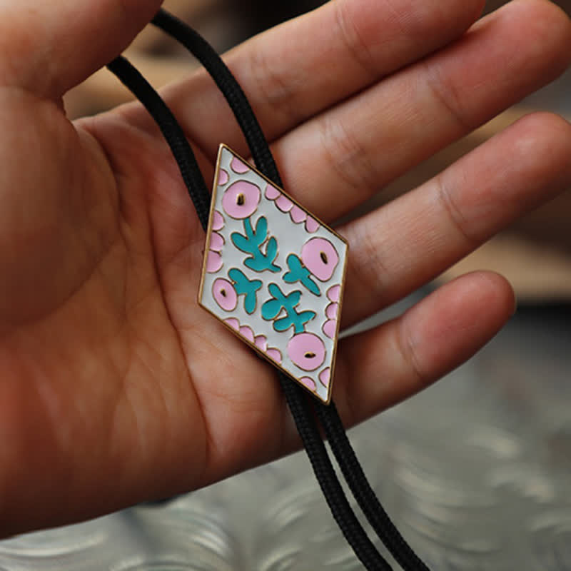 Cravatta Bolo con piccolo fiore colorato e rombo retrò